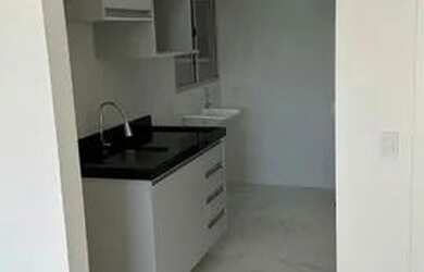 Imagem: O apartamento possui 2 Dormitórios, 1 Banheiro, 1 Vaga na garagem