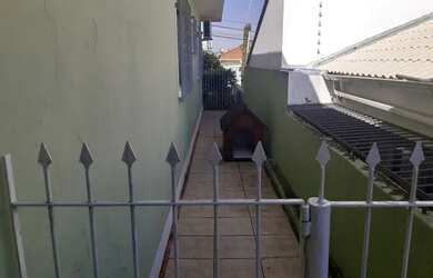 Imagem: A casa possui 5 Dormitórios, 4 Banheiros, 5 Vagas na garagem