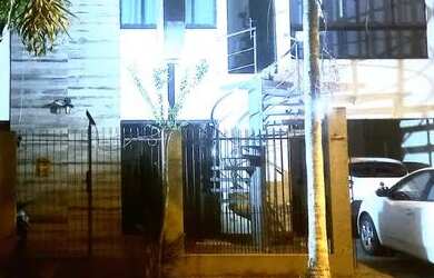 Imagem: A casa possui 5 Dormitórios, 4 Banheiros, 2 Vagas na garagem