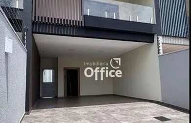 Imagem: A casa possui 3 Dormitórios, 4 Banheiros, 4 Vagas na garagem