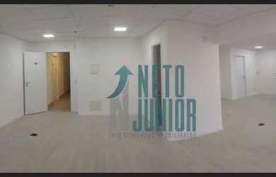 Imagem: O depósito possui 2 Vagas na garagem, 74m² de Área e está