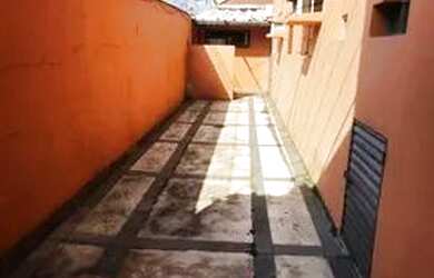 Imagem: O depósito possui 3 Vagas na garagem, 400m² de Área e está