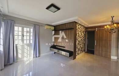 Imagem: A casa possui 3 Dormitórios, 2 Banheiros, 1 Vaga na garagem