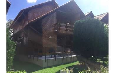 Imagem: A casa possui 4 Dormitórios, 3 Banheiros, 3 Vagas na garagem