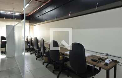 Imagem: O studio possui 1 Dormitório, 1 Banheiro, 1 Vaga na garagem