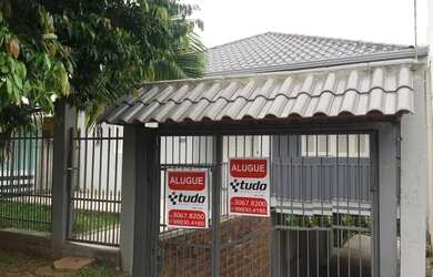 Imagem: A casa e possui 2 Dormitórios, Suítes, 1 Banheiro, 1 Vaga