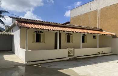 Imagem: A casa possui 2 Dormitórios e 1 Banheiro e está localizado