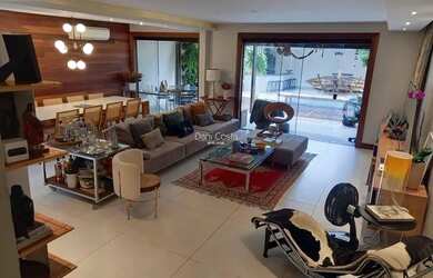 Imagem: A casa em condomínio possui 5 Dormitórios, 4 Banheiros, 310m²