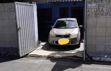 Imagem: A casa possui 4 Dormitórios, 3 Banheiros, 2 Vagas na garagem