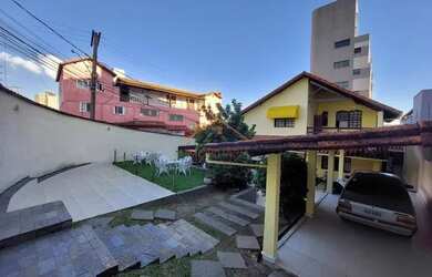 Imagem: A casa possui 5 Dormitórios, 4 Banheiros, 4 Vagas na garagem