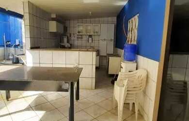 Imagem: A casa possui 4 Dormitórios, 1 Banheiro, 3 Vagas na garagem