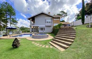 Imagem: A casa em condomínio possui 4 Dormitórios, 5 Banheiros, 5