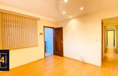 Imagem: A casa possui 4 Dormitórios, 4 Banheiros, 2 Vagas na garagem