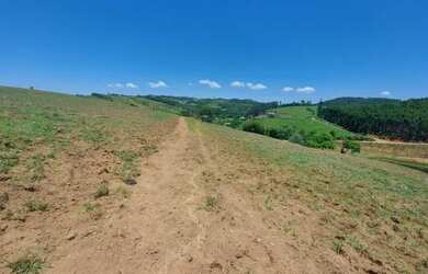 Imagem 2: 48A-1V0SDU0. Varandae600m² de Área