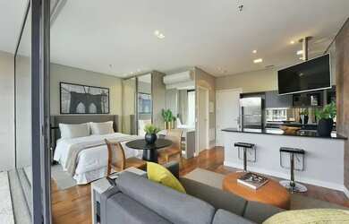 Imagem: O studio possui 1 Dormitório, 1 Banheiro, 1 Vaga na garagem