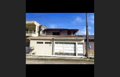 Imagem: A casa possui 3 Dormitórios, 2 Banheiros, 2 Vagas na garagem