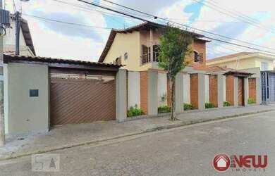 Imagem: A casa possui 5 Dormitórios, 4 Banheiros, 5 Vagas na garagem