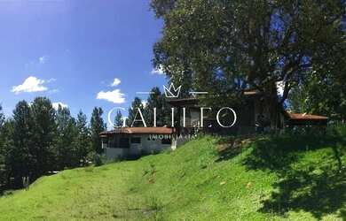 Imagem: A casa em condomínio possui 4 Dormitórios, 4 Banheiros, 4