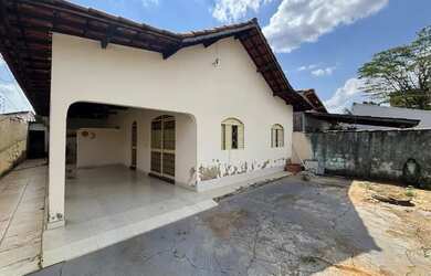 Imagem: A casa possui 4 Dormitórios, 2 Banheiros, 360m² de Área e