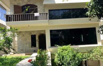 Imagem: A casa em condomínio possui 4 Dormitórios, 5 Banheiros, 5