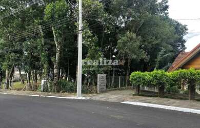 Imagem: O terreno possui 490m² de Área e está localizado em Gramado