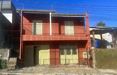 Imagem: A casa possui 2 Dormitórios, 1 Banheiro e está localizado