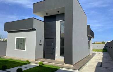 Imagem: A casa possui 3 Dormitórios, 1 Banheiro, 2 Vagas na garagem