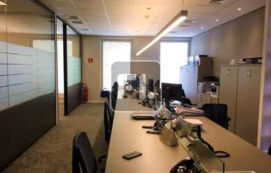 Imagem: O depósito possui 4 Vagas na garagem, 201m² de Área e está