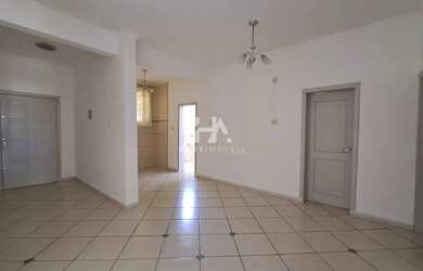 Imagem: O apartamento possui 3 Dormitórios, 1 Banheiro, 1 Vaga na garagem