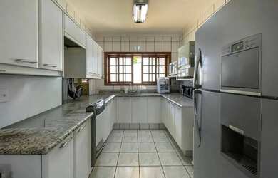 Imagem 13: Imóvel para aluguel e venda possui 258 metros quadrados com 3 quartos