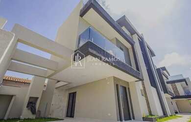 Imagem: A casa possui 3 Dormitórios, 4 Banheiros, 2 Vagas na garagem