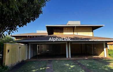 Imagem: A casa em condomínio possui 4 Dormitórios, 4 Banheiros, 5