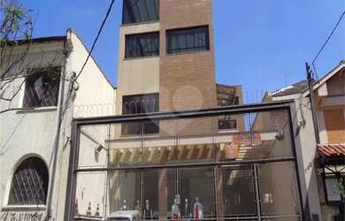 Imagem: O depósito possui 5 Vagas na garagem e 520m² de Área e está