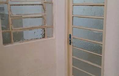 Imagem: A casa possui 1 Dormitório, 2 Banheiros, 50m² de Área e