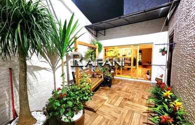 Imagem: A casa possui 3 Dormitórios, 3 Banheiros, 3 Vagas na garagem