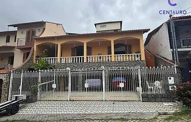 Imagem: A casa possui 4 Dormitórios, 4 Banheiros, 4 Vagas na garagem