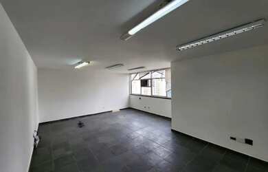 Imagem: O depósito à venda possui 1 Vaga na garagem e 42m² de Área