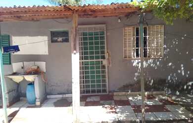 Imagem: A casa à venda possui 1 Dormitório, 1 Banheiro, 5 Vagas na