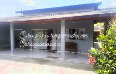 Imagem: A casa possui 3 Dormitórios, Acomodam 10 pessoas, 3 Vagas na