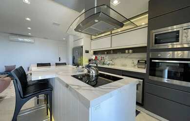 Imagem: O apartamento possui 3 Dormitórios, 4 Banheiros, 2 Vagas na