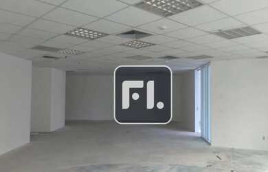 Imagem: O depósito possui 5 Vagas na garagem e 153m² de Área e está