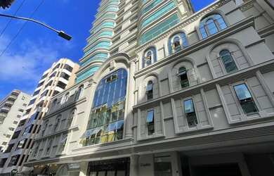 Imagem: O apartamento possui 4 Dormitórios, Acomodam 12 pessoas, 3