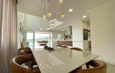 Imagem: A casa em condomínio possui 4 Dormitórios, 5 Banheiros, 4