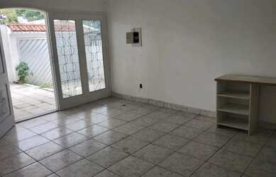 Imagem 5: Casa com 4 quartos em Parque 10 de Novembro - Aceita Apartamento