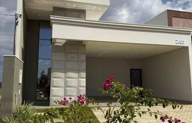 Imagem: A casa em condomínio possui 3 Dormitórios, 2 Banheiros, 2