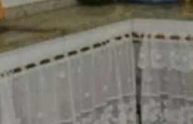 Imagem: A casa possui 4 Dormitórios, 2 Banheiros, 2 Vagas na garagem