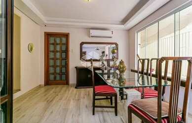 Imagem 6: Apartamento de 113m2, living em 3 ambientes cercado por jardim de inverno