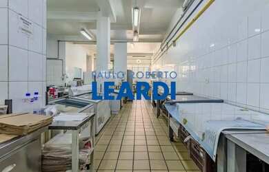 Imagem: O depósito possui 4 Vagas na garagem, 362m² de Área e está