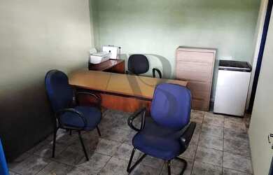 Imagem: O depósito possui 5 Vagas na garagem, 300m² de Área e está