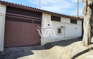 Imagem: A casa possui 5 Dormitórios, 3 Banheiros, 180m² de Área e